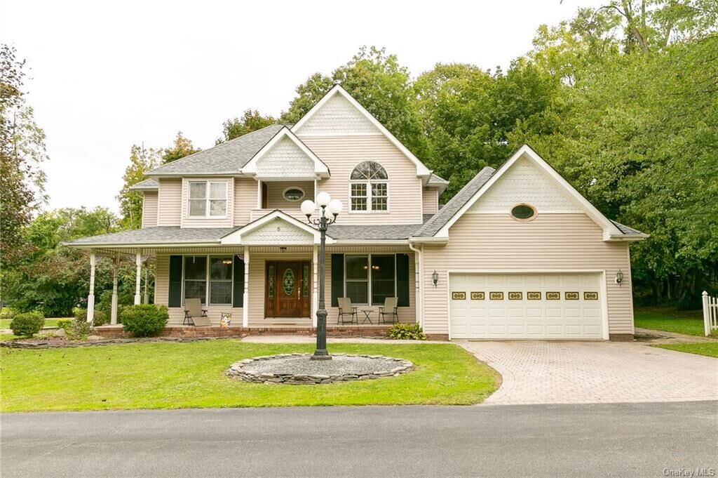 Property Photo: 6 Halfmoon Drive NY 12518