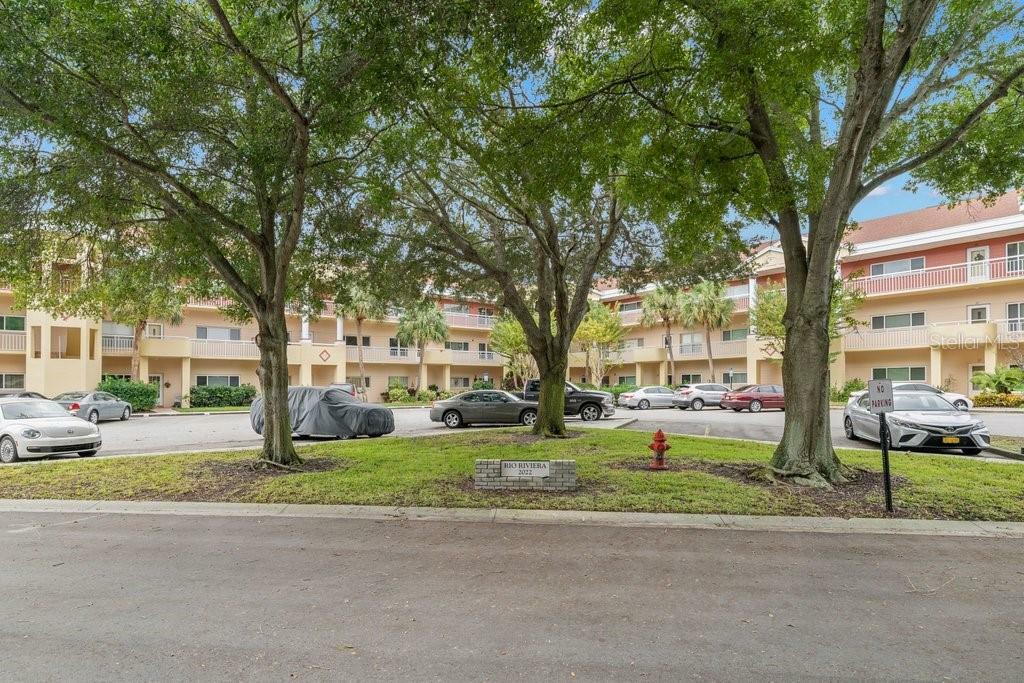 Property Photo:  2022 Camelot Drive 25  FL 33763 