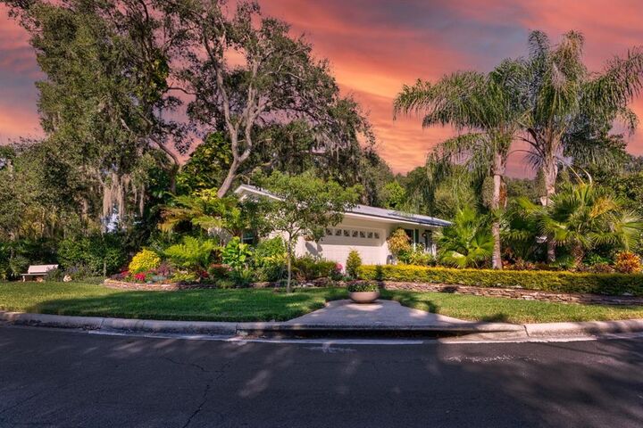 Property Photo:  635 Michigan Street  FL 32757 