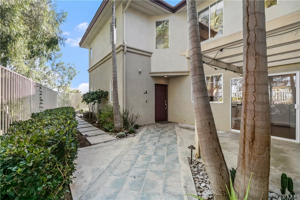 Property Photo:  2 Sobrante  CA 92656 