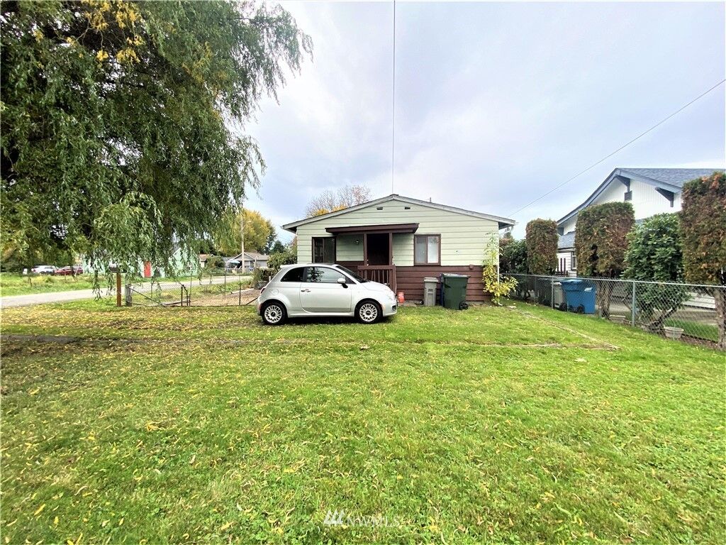 Property Photo:  203 W Cloudy Street  WA 98032 