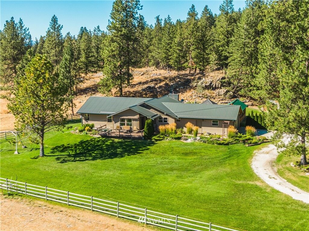 Property Photo:  39 Cape Labelle Road  WA 98855 