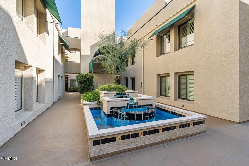 Property Photo: 484 S Euclid Avenue 303 CA 91101