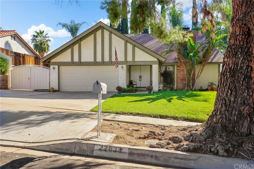 Property Photo:  22833 Finch Street  CA 92313 