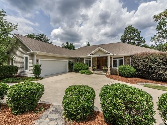 Property Photo: 6 Lenoir Court NC 28374