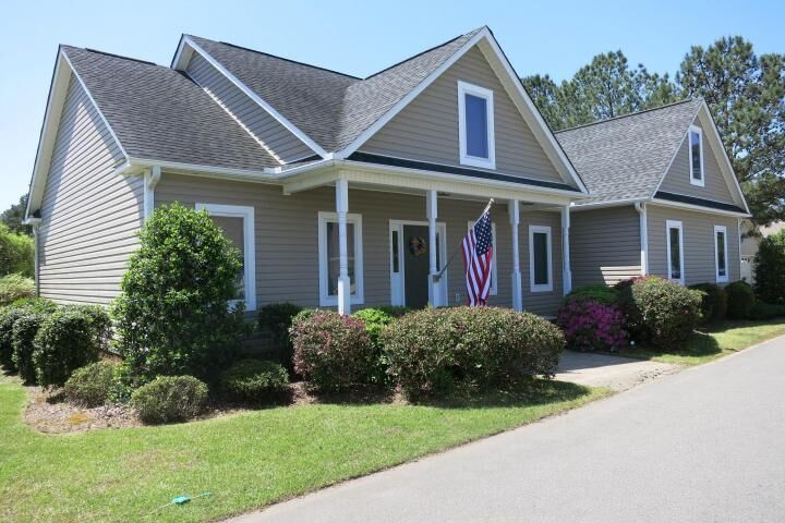 Property Photo: 686 Cedar Point NC 28394