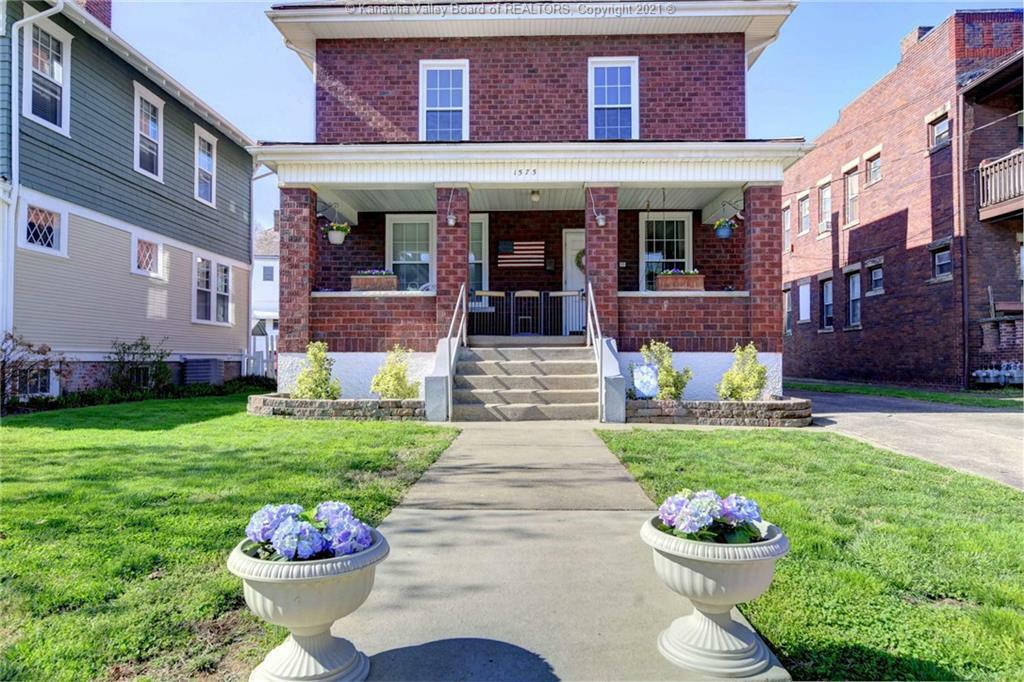 Property Photo: 1575 Lee Street E WV 25311