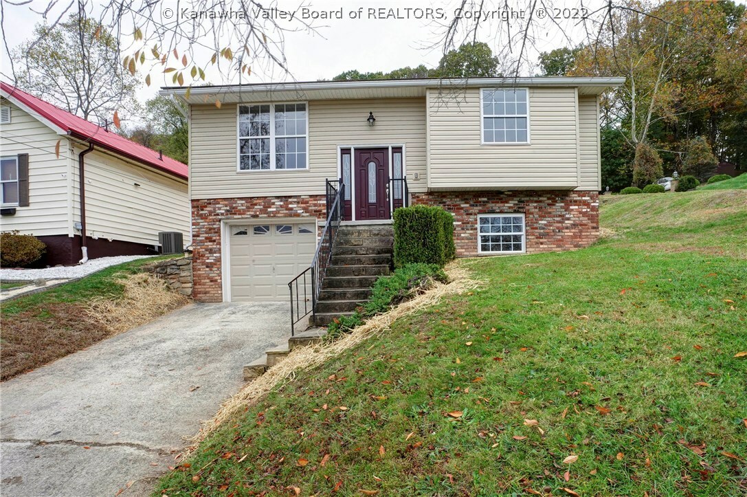 Property Photo: 956 Greendale Drive WV 25302