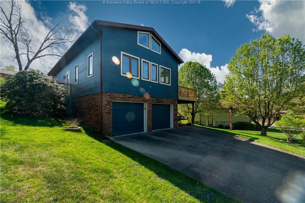 Property Photo: 203 Willowcrest Drive WV 25311