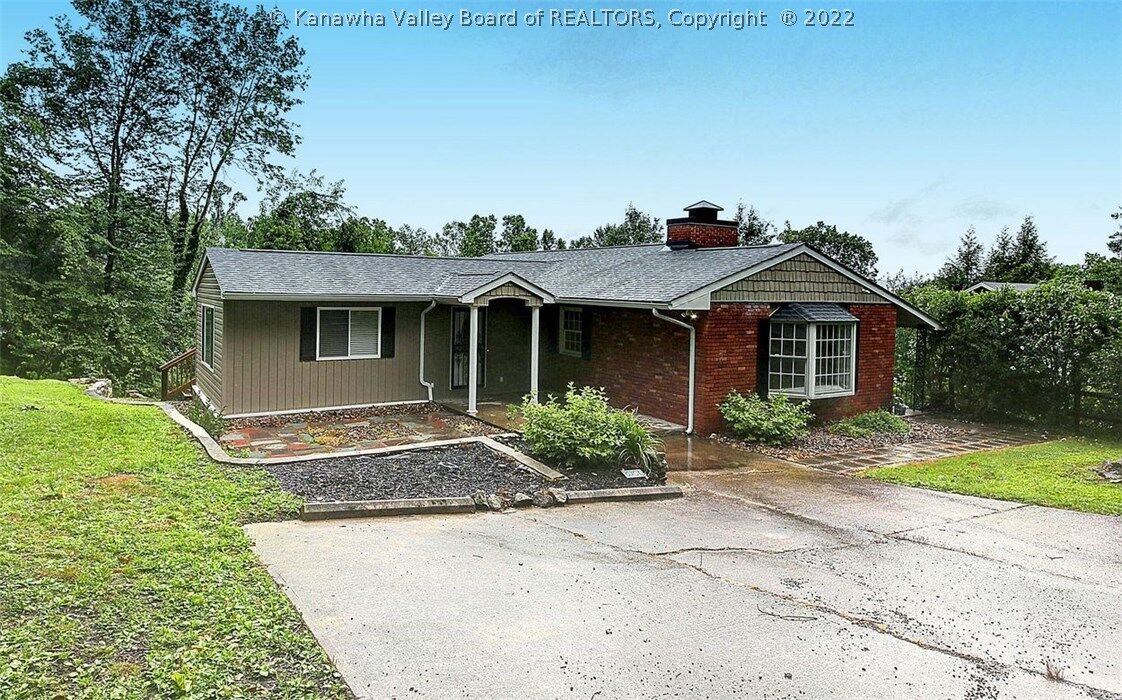 Property Photo: 901 Chestnut Road WV 25314