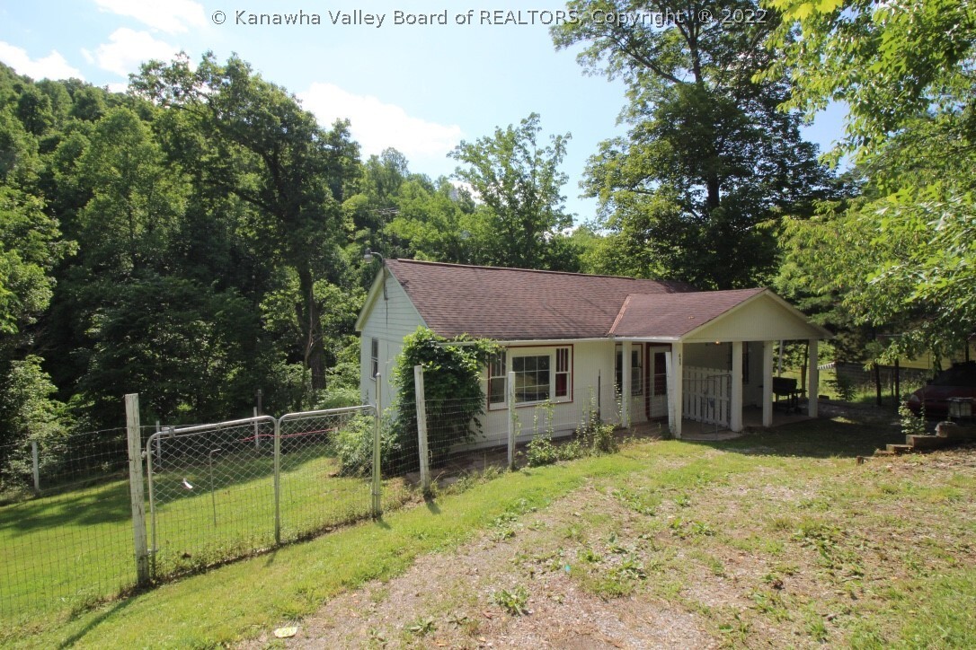 Property Photo: 9571 Coal River Road WV 25177