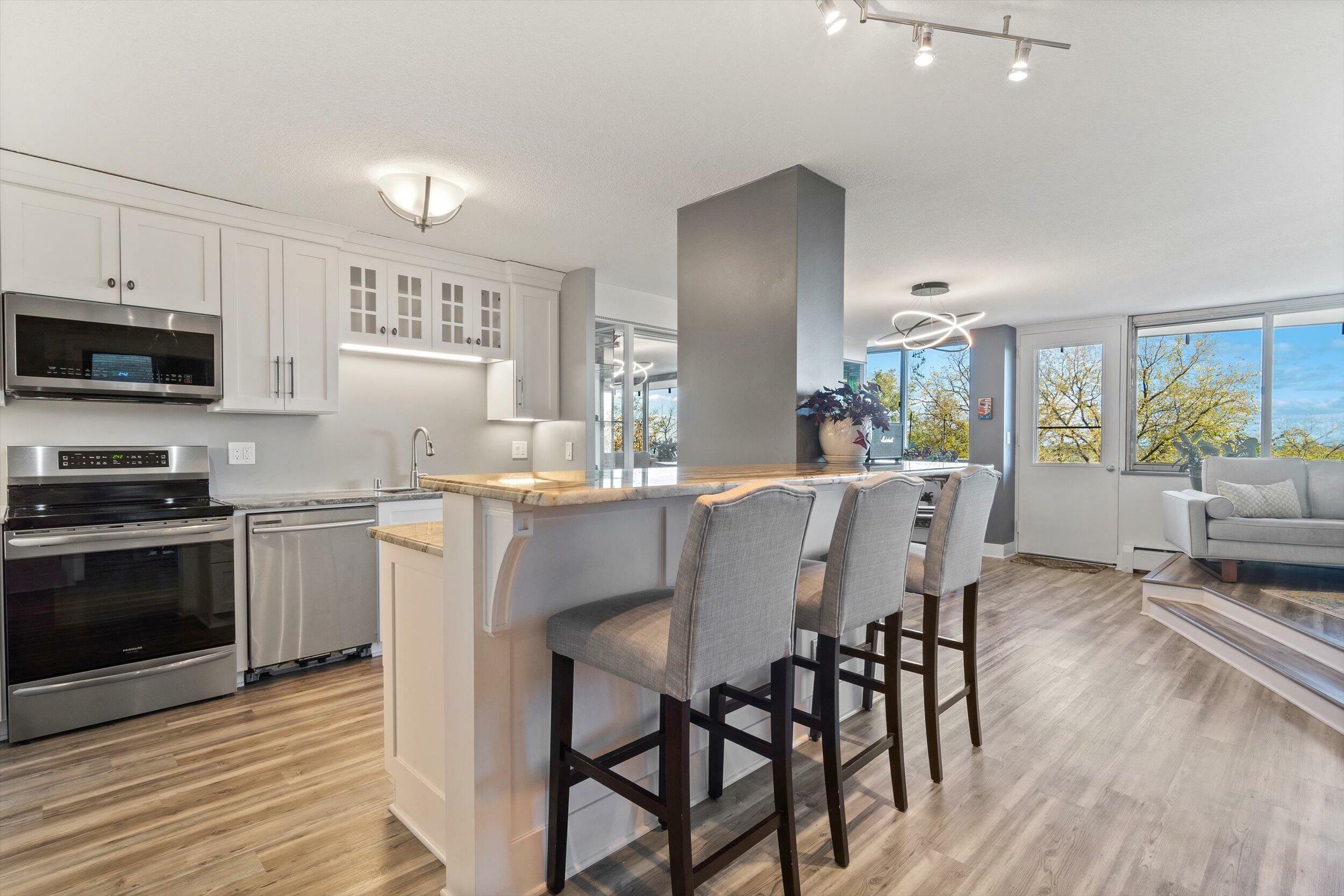 Property Photo: 1919 N Summit Ave 1D WI 53202