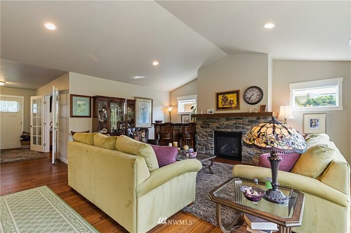 Property Photo:  960 Hemlock Loop  WA 98264 