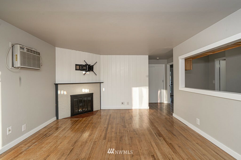 Property Photo:  1003 W Columbia Avenue  WA 98837 