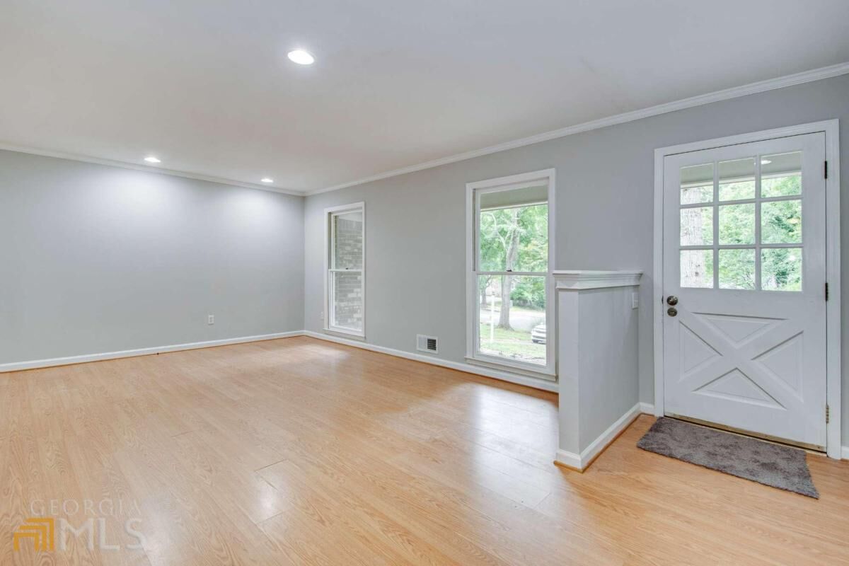 Property Photo:  1467 Lakeshore Circle  GA 30501 