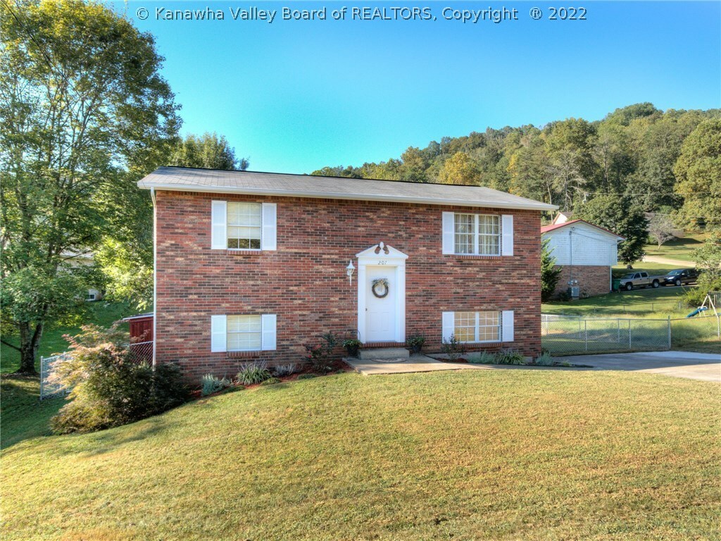 Property Photo: 207 Lee Street WV 25159
