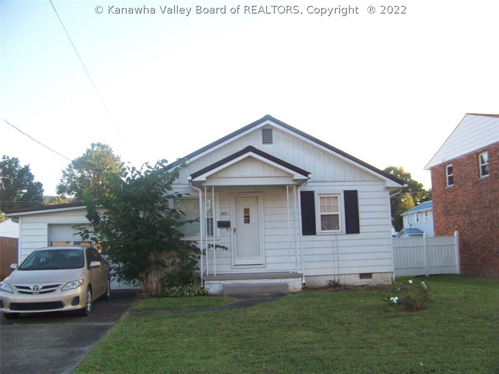 Property Photo: 1911 Lincoln Avenue WV 25177