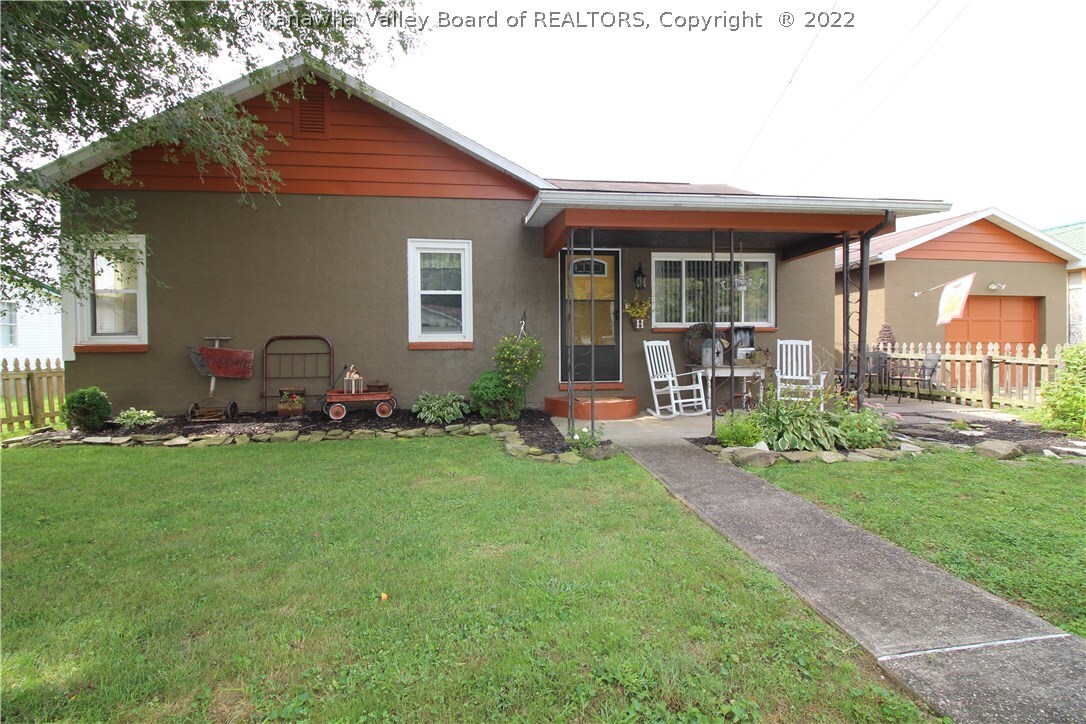 Property Photo: 107 Fifth Avenue N WV 25109