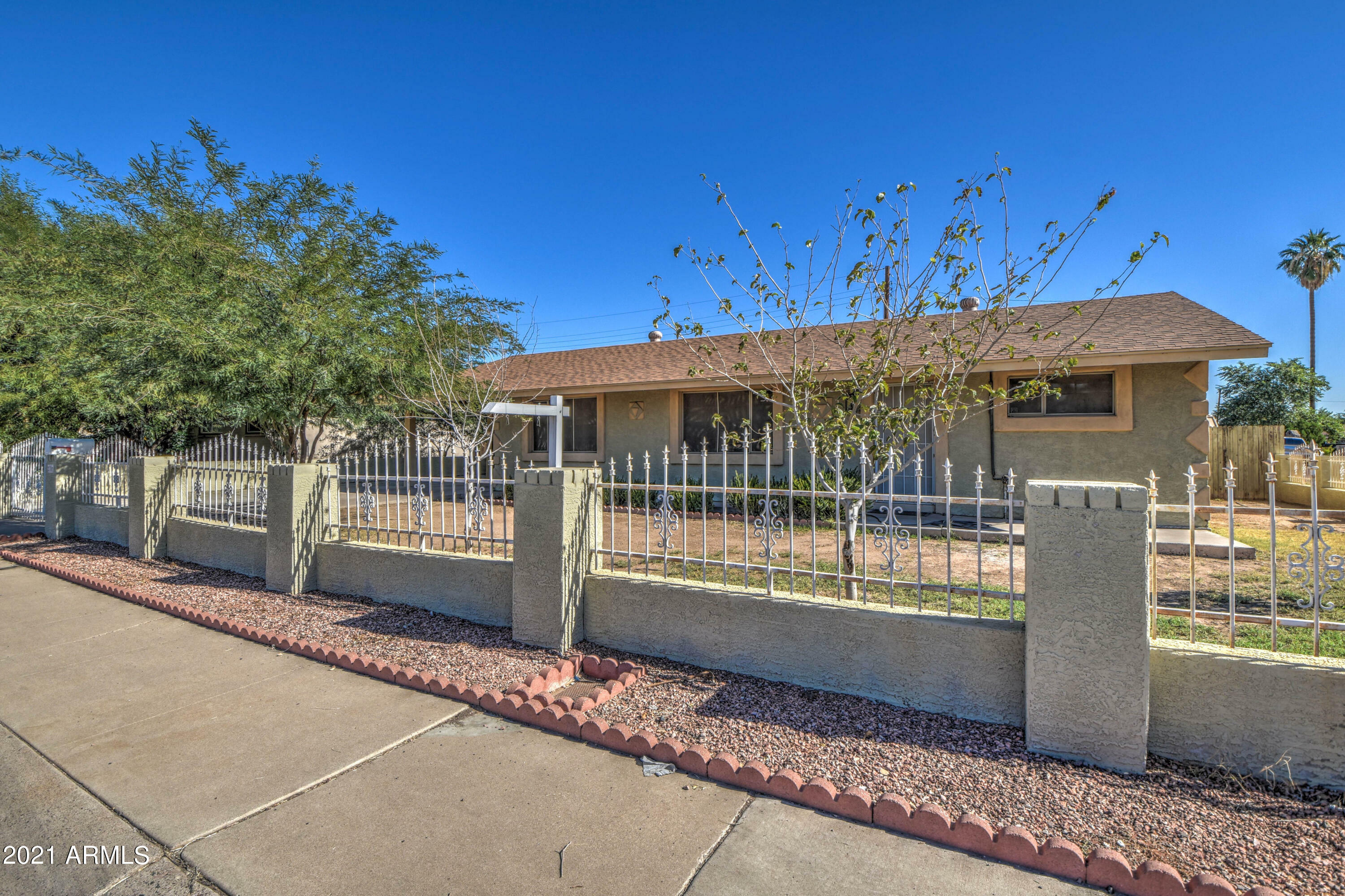 Property Photo: 2701 N 40th Drive AZ 85009