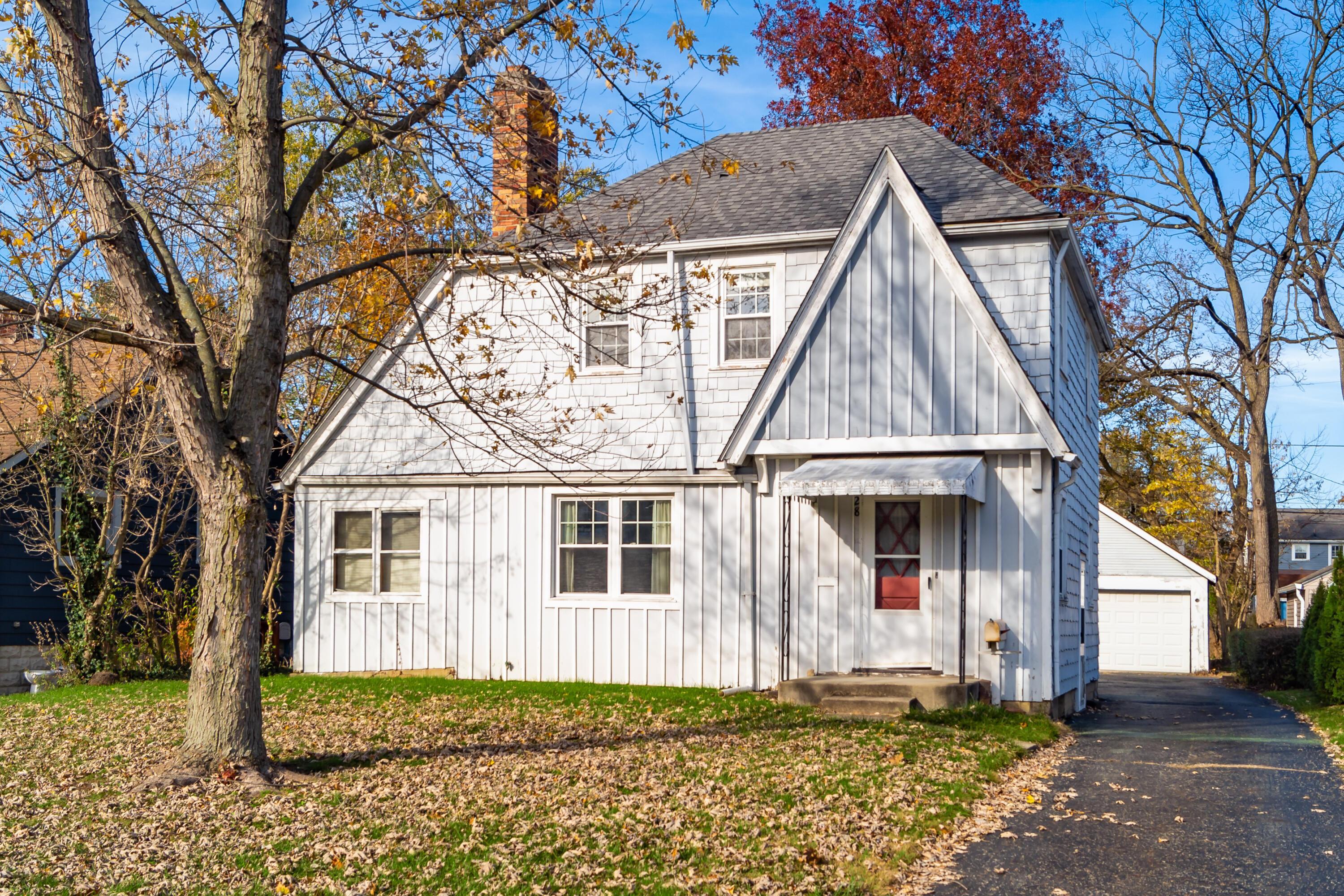 Property Photo: 128 E Beaumont Road OH 43214