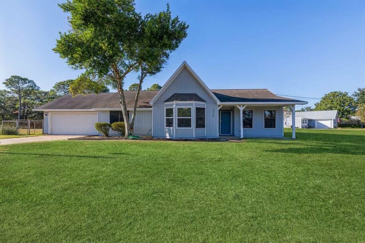 Property Photo:  6690 Water Street Street  FL 32566 