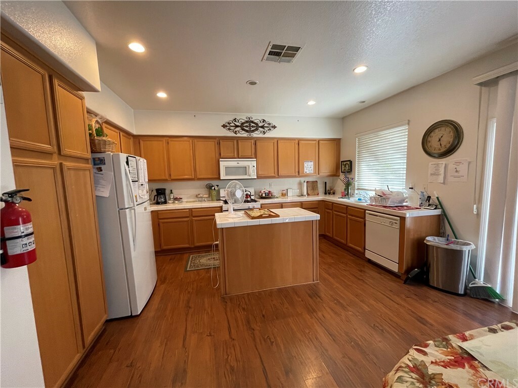 Property Photo:  1698 Alberhill Street  CA 92571 