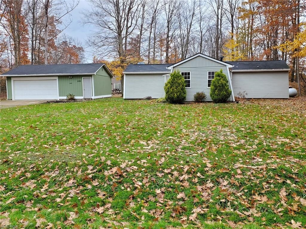 Property Photo: 2190 Deer Run OH 44084