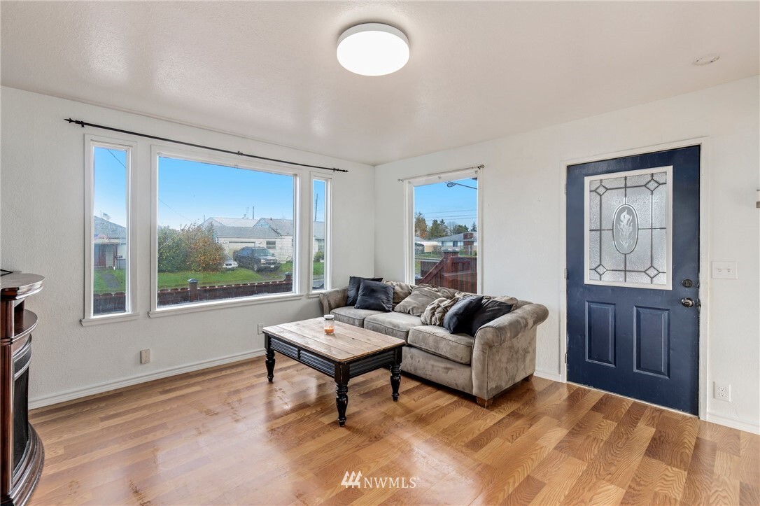 Property Photo: 860 S 68th Street WA 98408