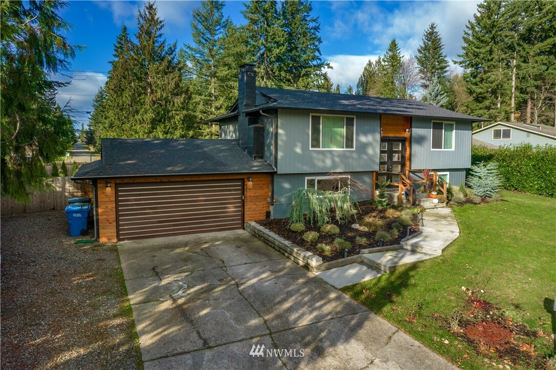 Property Photo:  12702 214th Avenue Ct E  WA 98391 