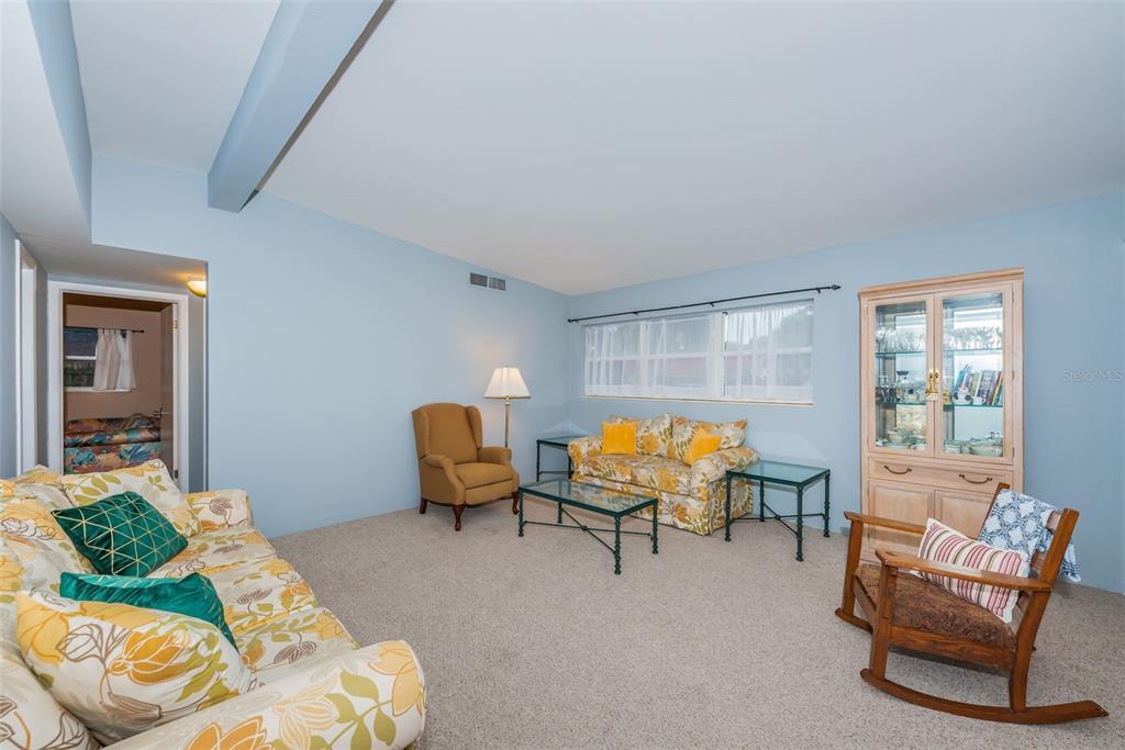 Property Photo: 2800 66th Way N FL 33710