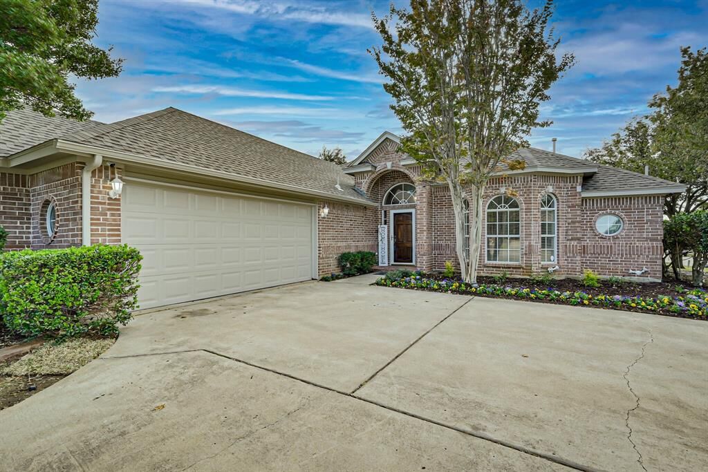 Property Photo: 1 Enchanted Court TX 76063