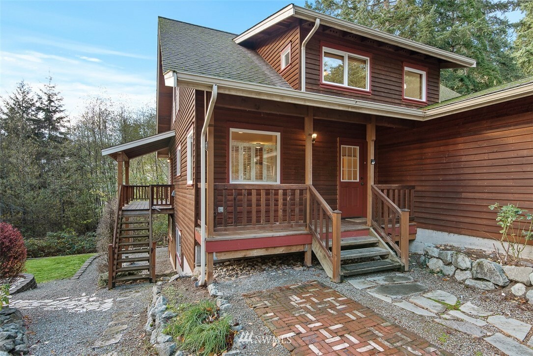 Property Photo:  121 Valdes Court  WA 98282 