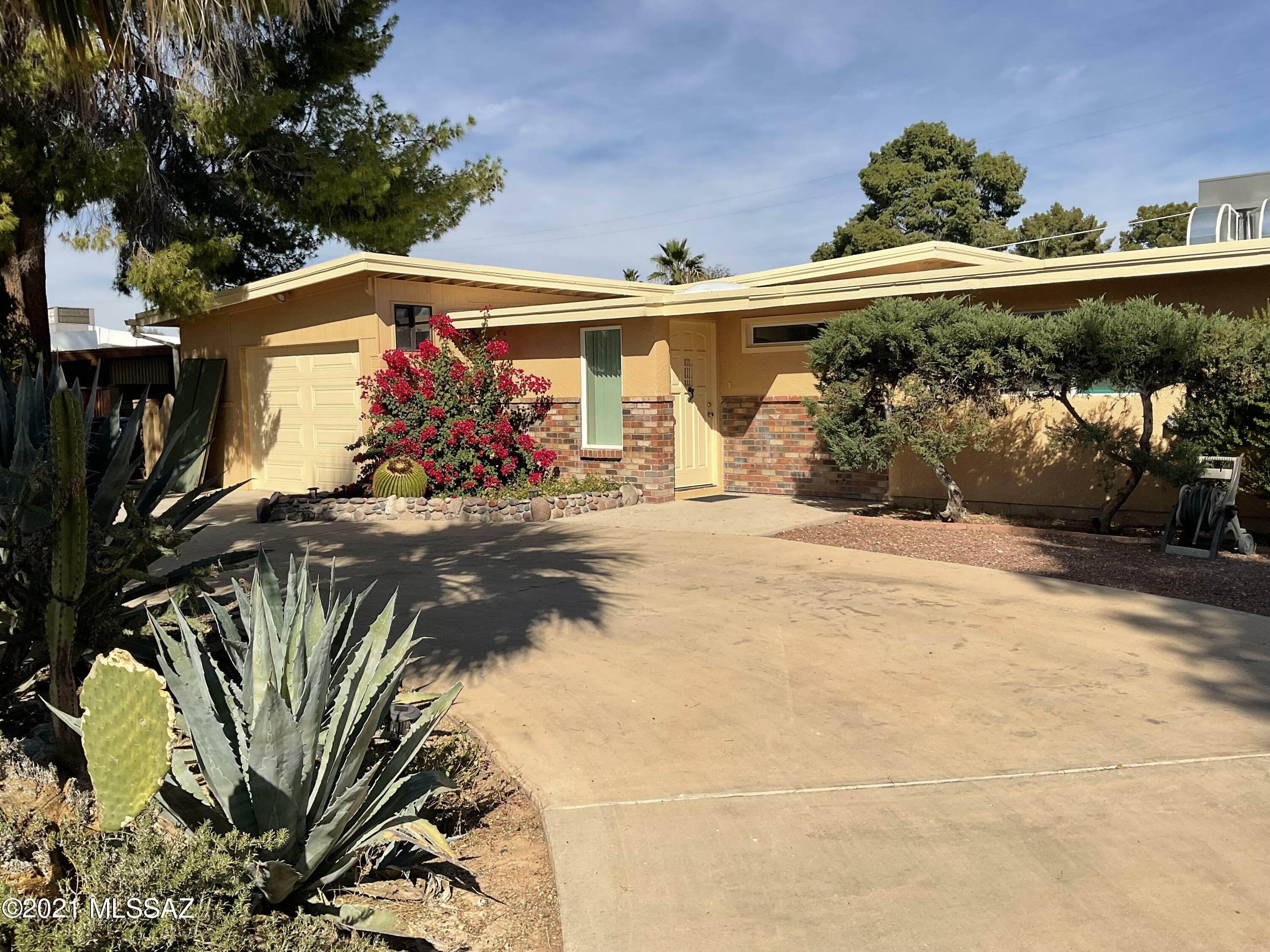 Property Photo:  2202 N Rainbow Vista Drive  AZ 85712 