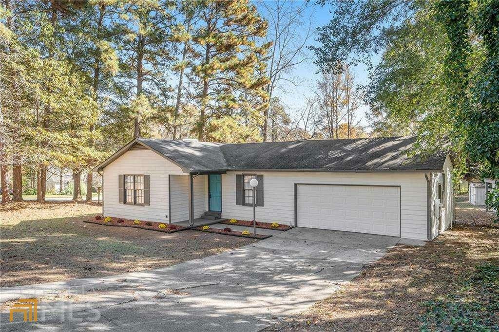 Property Photo: 105 Lena Circle GA 30281
