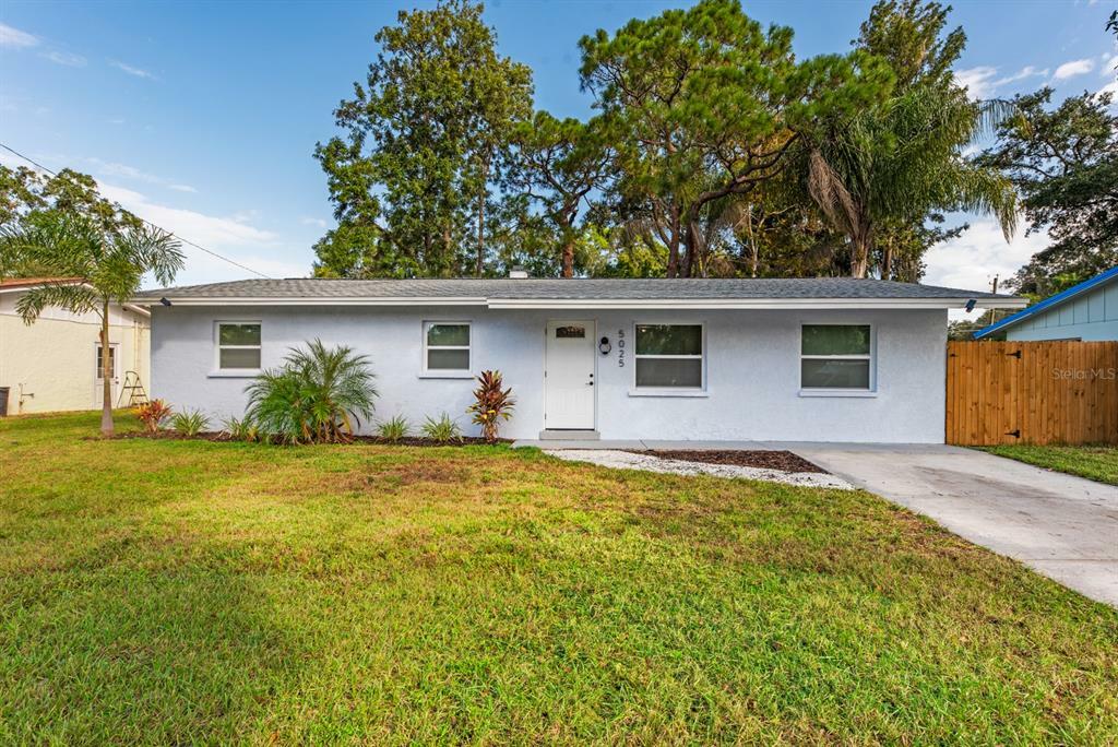 Property Photo:  5025 Bell Meade Drive  FL 34232 