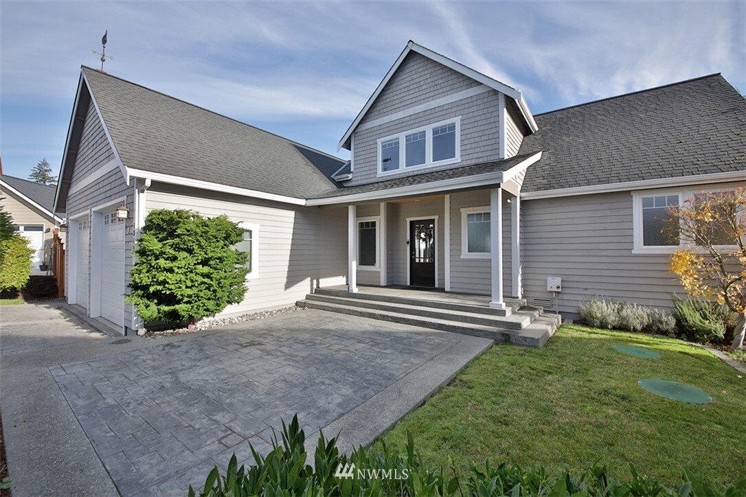 Property Photo: 1310 Greenway Place WA 98249