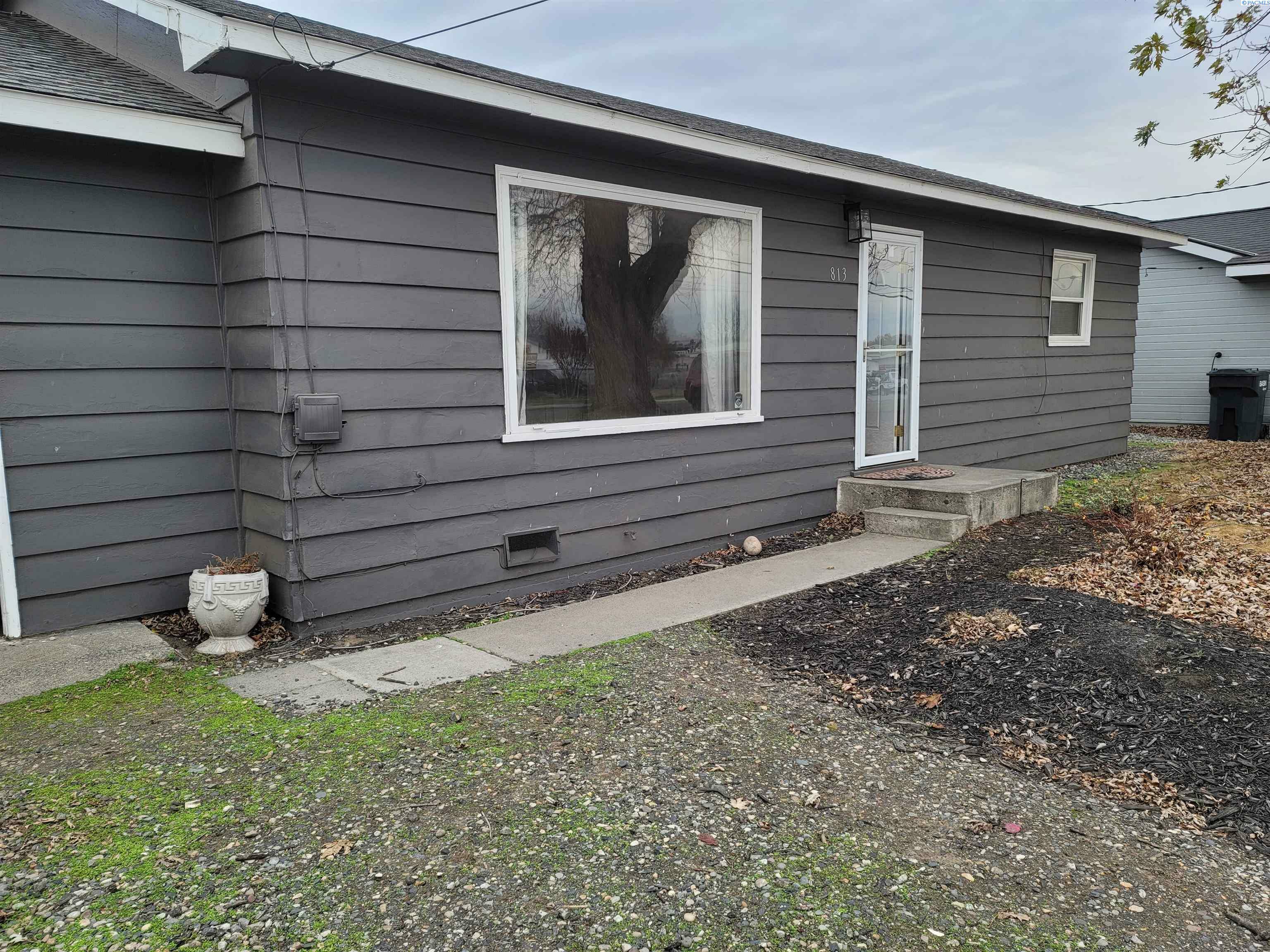 Property Photo:  813 N Road 28  WA 99301-4592 