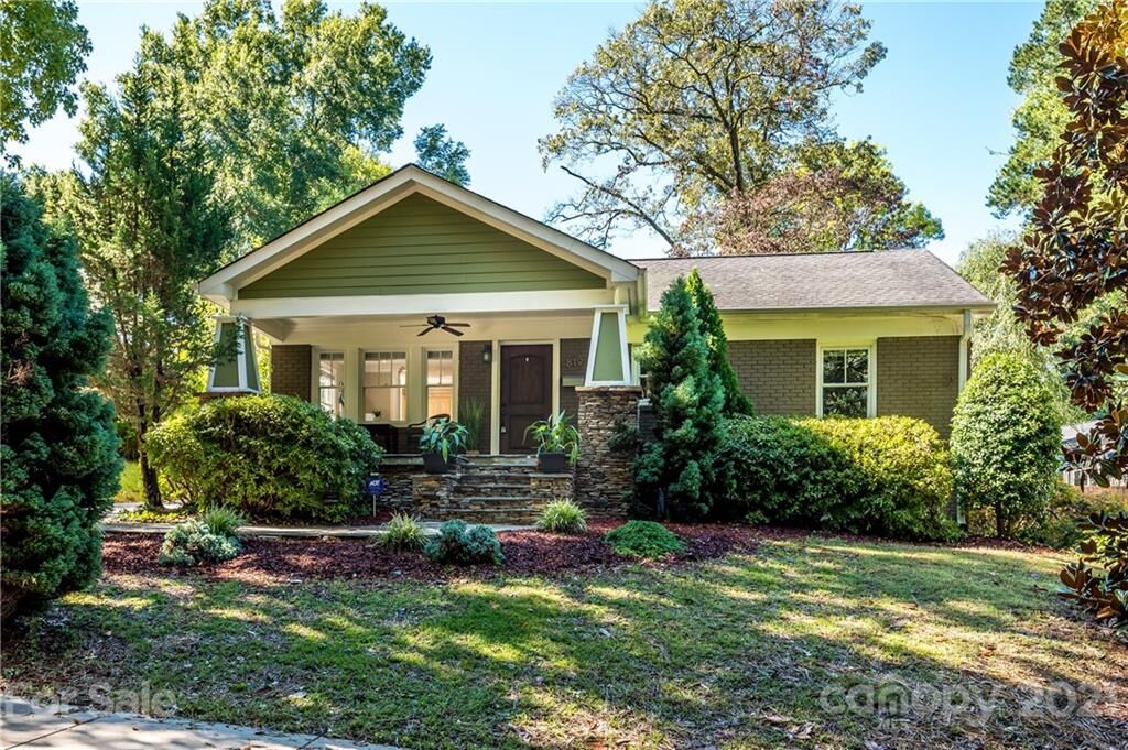 Property Photo: 819 Spruce Street NC 28203