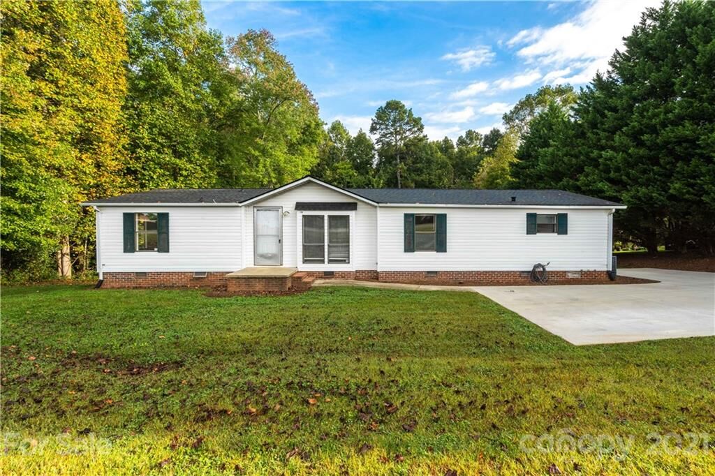 Property Photo: 1490 Houston Mill Road NC 28613