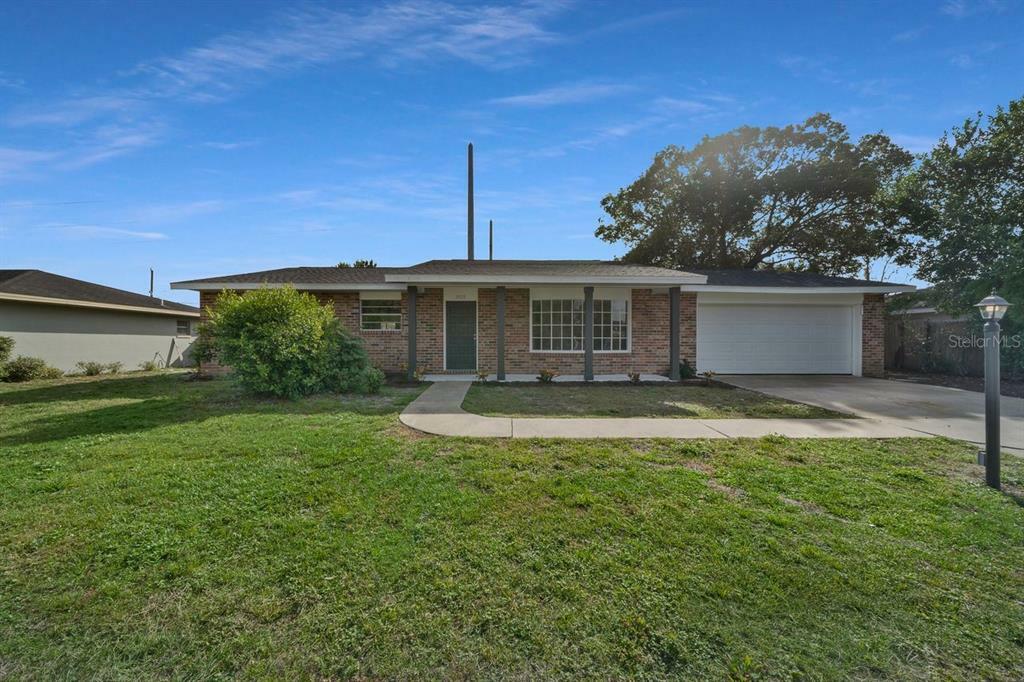 Property Photo:  2025 E Barlington Drive  FL 32725 