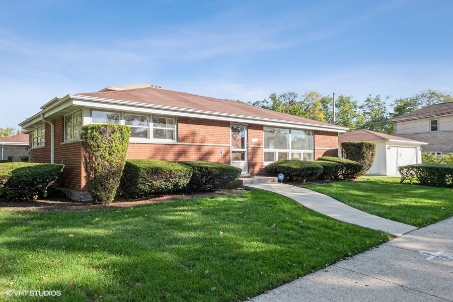 Property Photo: 4320 Emerson Street IL 60076