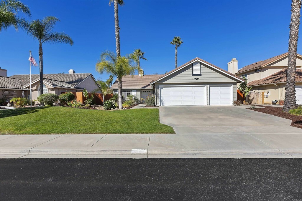 Property Photo:  5521 Daybreak Ct  CA 92057 