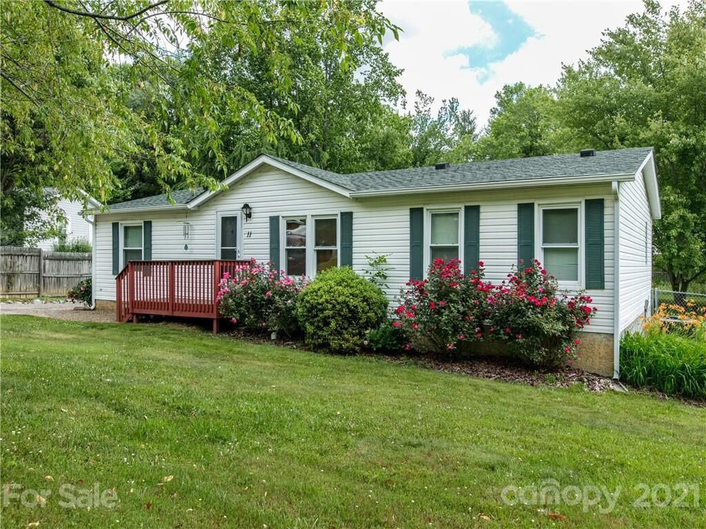 Property Photo: 11 Springlawn Way NC 28805