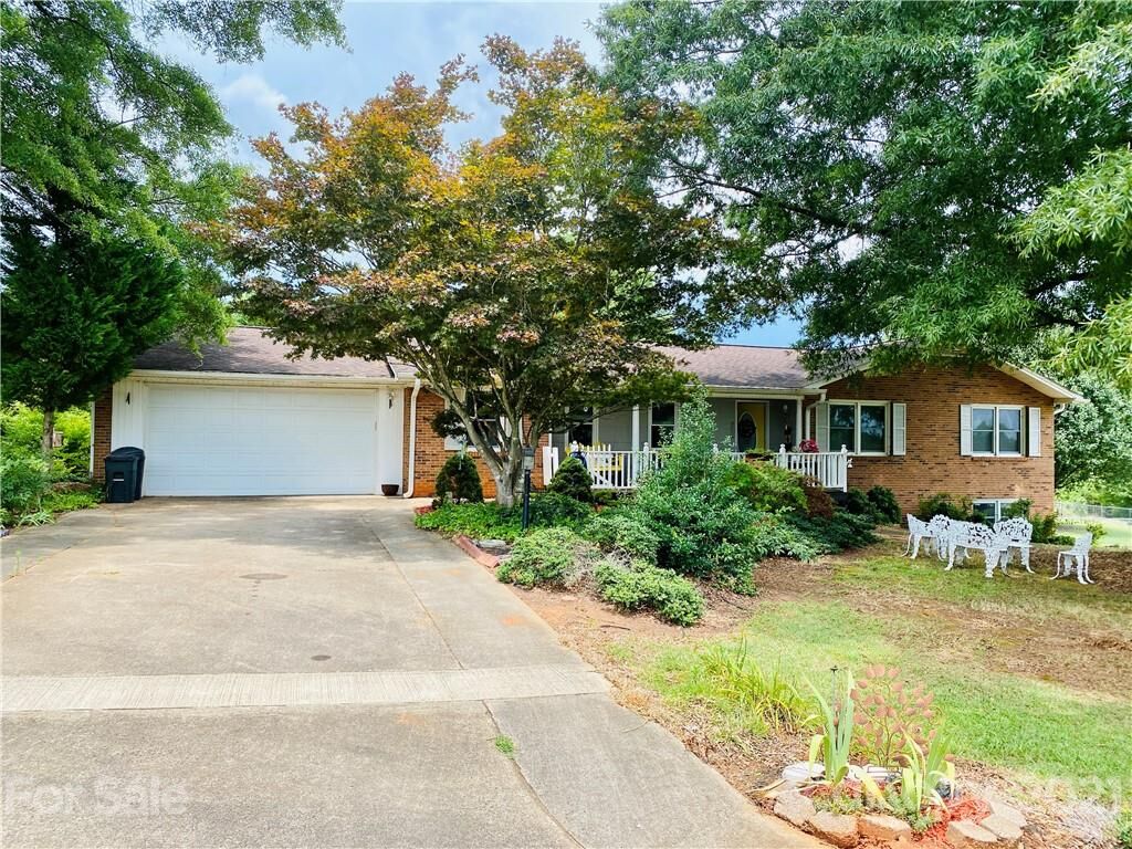 Property Photo:  1658 Union Church Road  NC 28090 