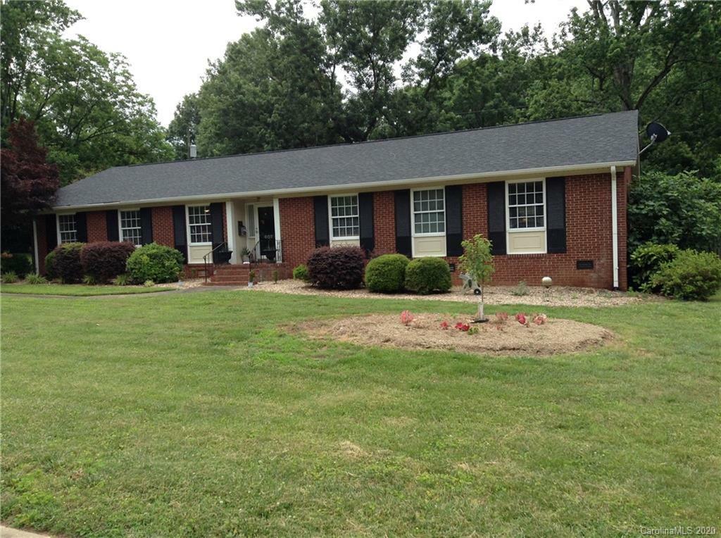 Property Photo:  407 Hawthorne Road  NC 28086 