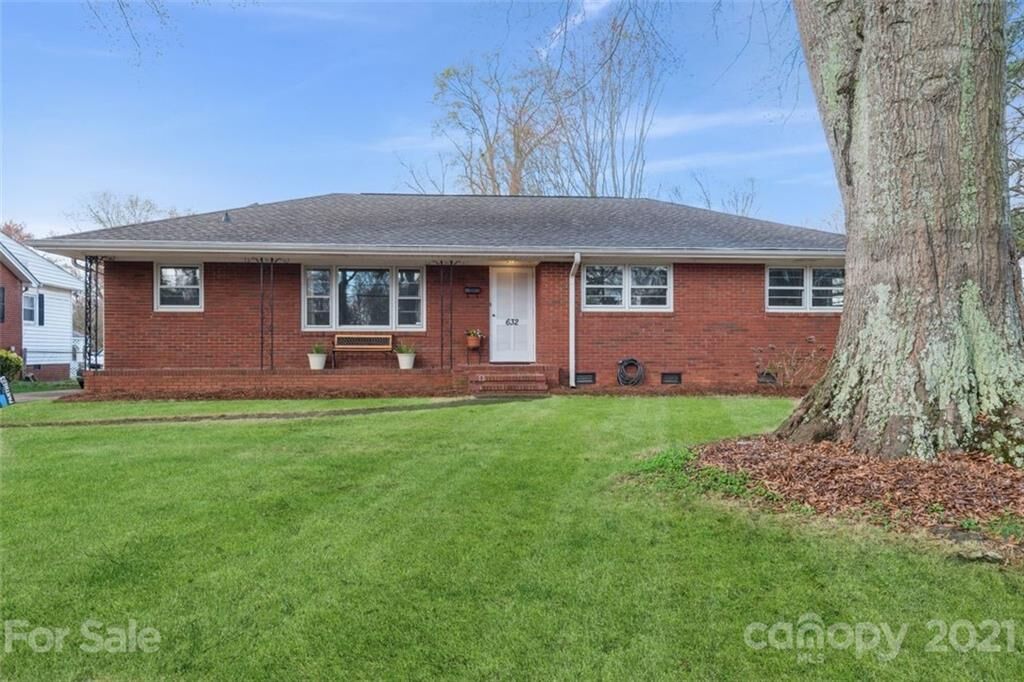 Property Photo:  632 Scaleybark Road  NC 28209 