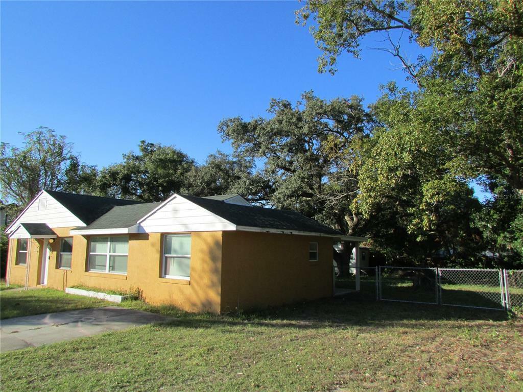 Property Photo:  113 W Charlotte Avenue  FL 32726 