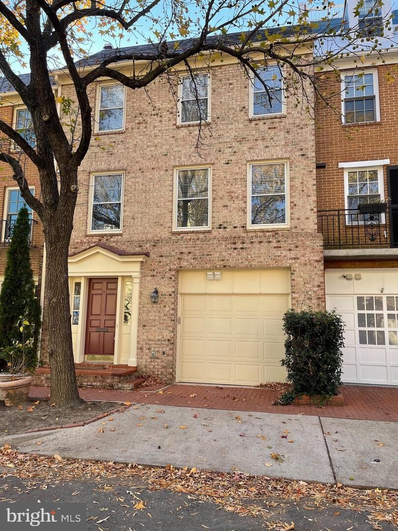 Property Photo:  104 Princess Street  VA 22314 