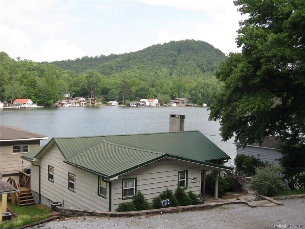 Property Photo: 1620 W Lakeshore Drive SC 29356