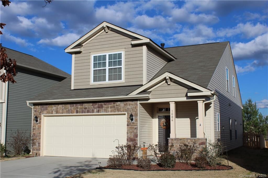 Property Photo: 1006 Churchill Glen Circle NC 28104